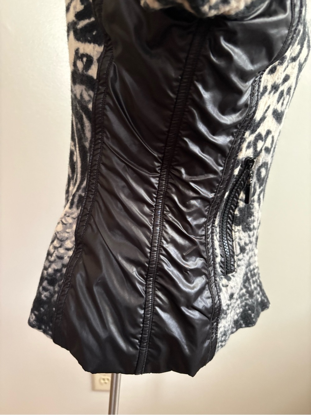 Basler Women’s 6 Designer Zebra Animal Print 100% Wool Jacket w/ Faux Leather - Picture 5 of 12